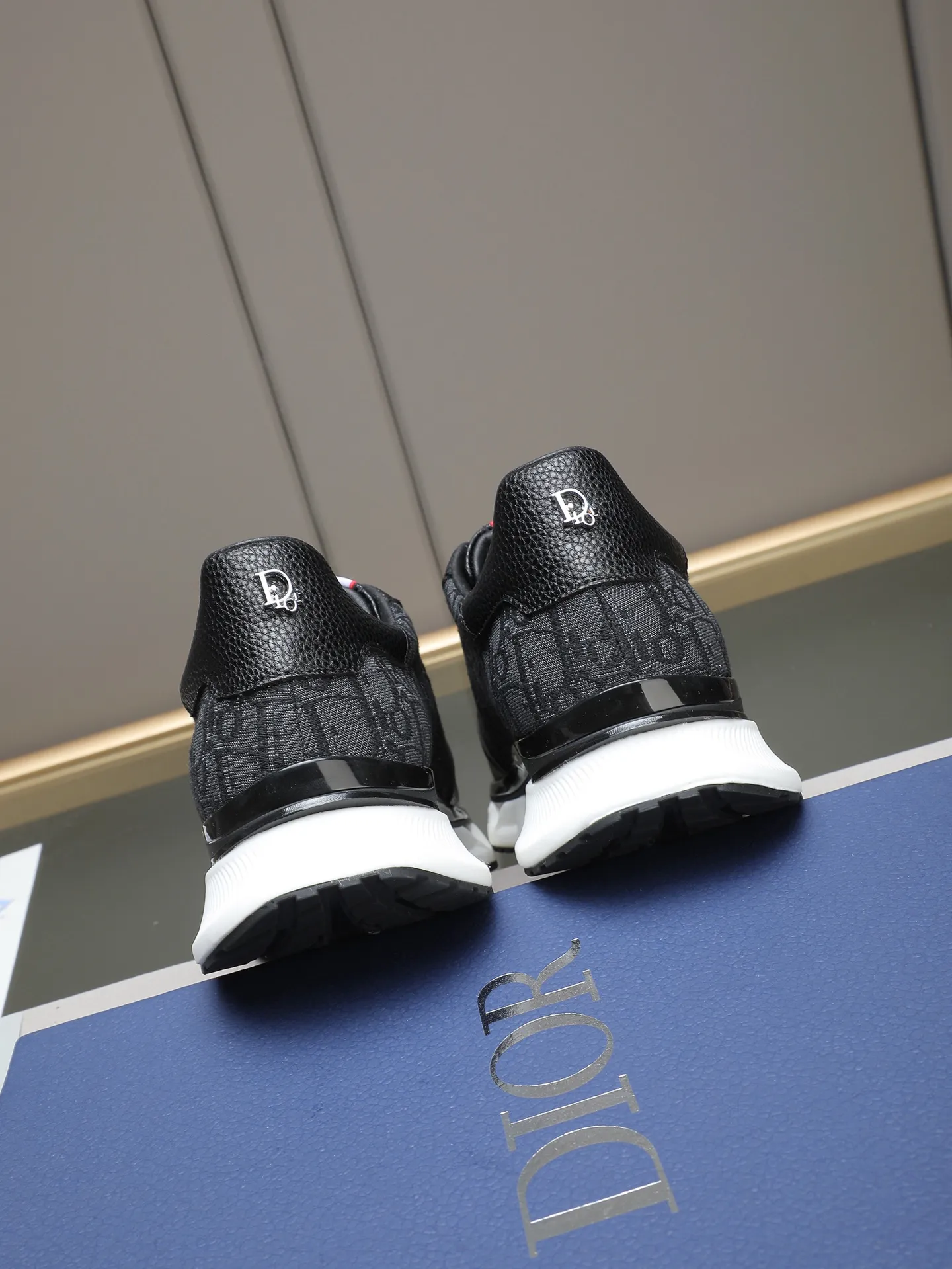 PP460 New Dior🆕The latest men's casual sports shoes, the upper is made of imported cowhide➕Dior's special material! Breathable sheepskin. The TPU blade base is lightweight and wear-resistant! Size:38-44 (45 customized)